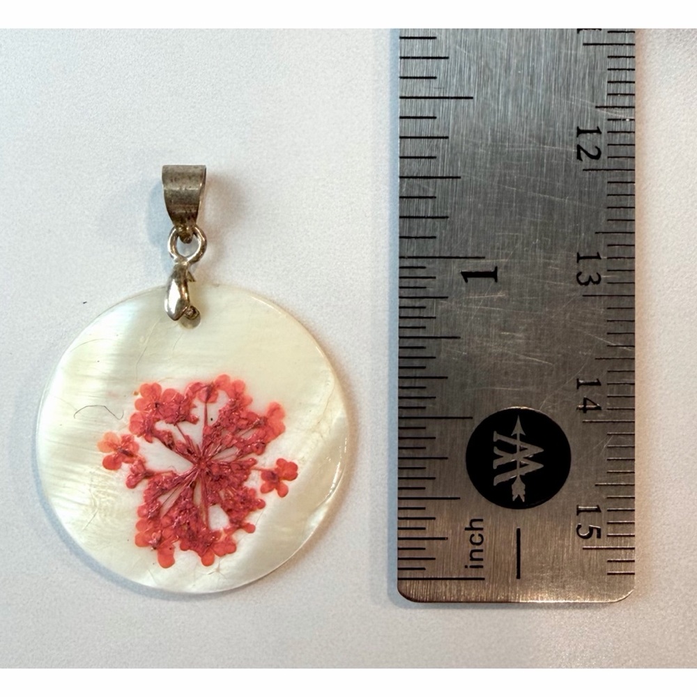 Circular Mother-of-Pearl Coral-Colored Flower Press Pendant - Picture 6 of 7